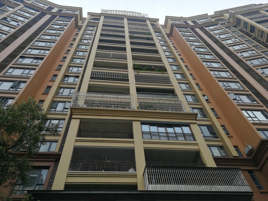 【第一次拍卖】佛山市禅城区南庄镇紫洞路96号港宏世家1区二十座402房 建筑面积187.27㎡