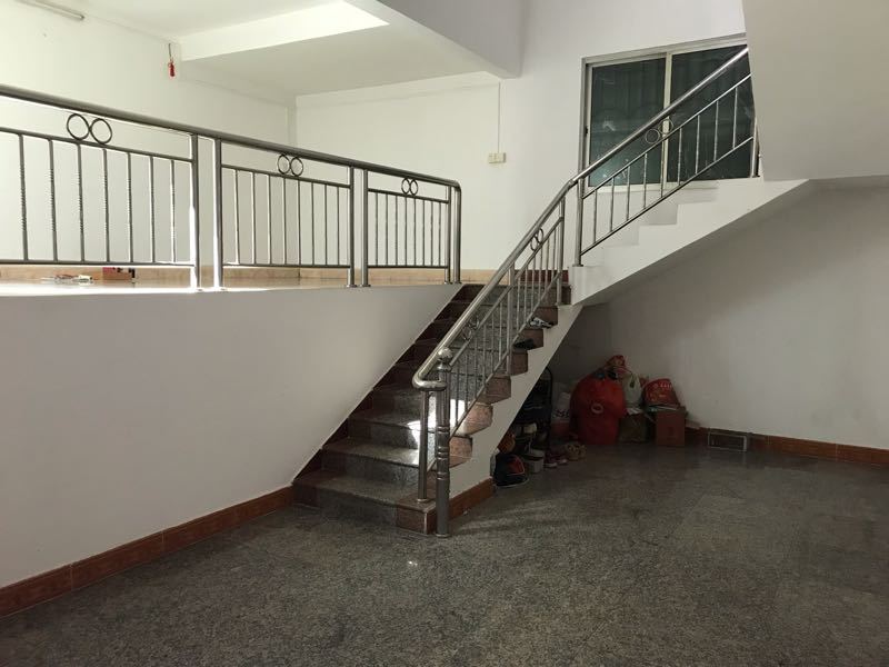 佛山市顺德区容桂街道容山社区居委会西巷南路六巷8号房产