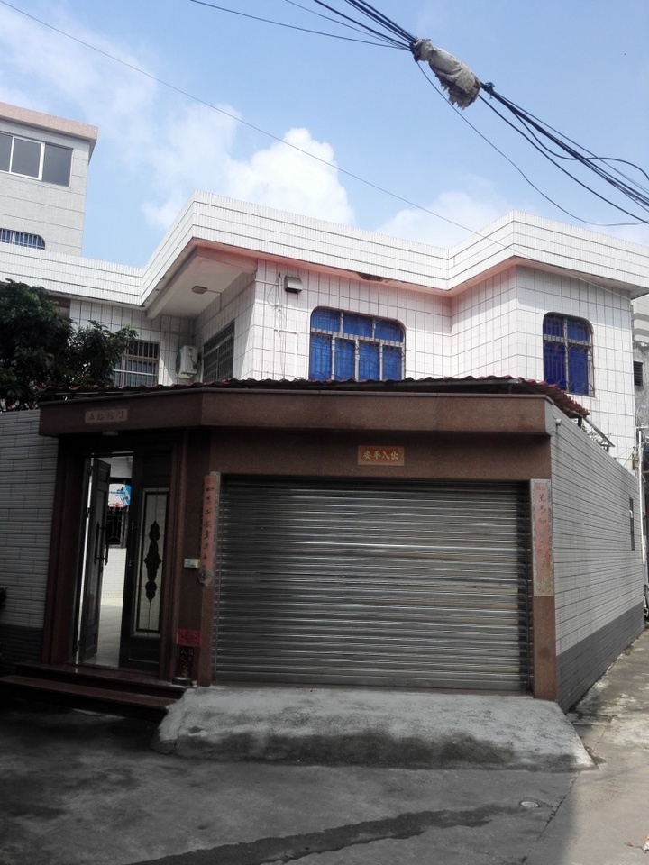 顺德区容桂街道红旗社区华丰路一街1号的土地使用权及地上建筑物