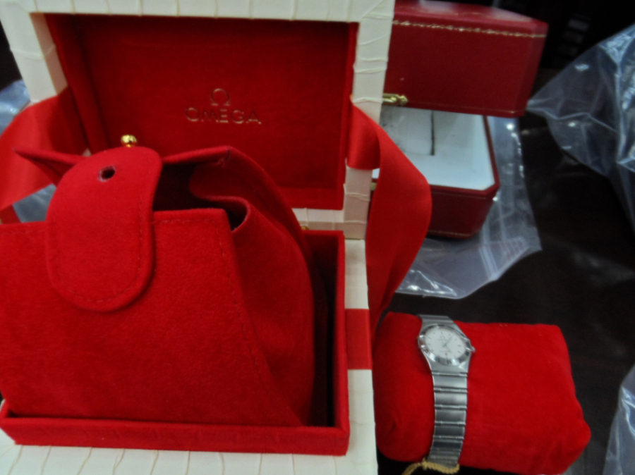 【第一次拍卖】编号12 ,Omega手表1块