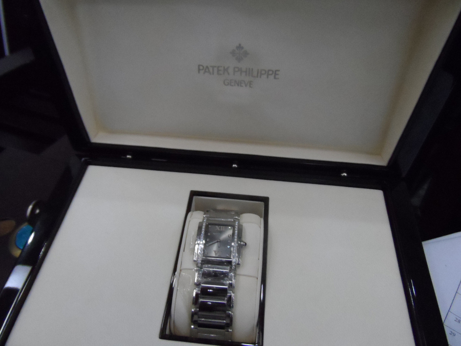 【第一次拍卖】编号1 ,Ratek phi lippegeneve手表1块