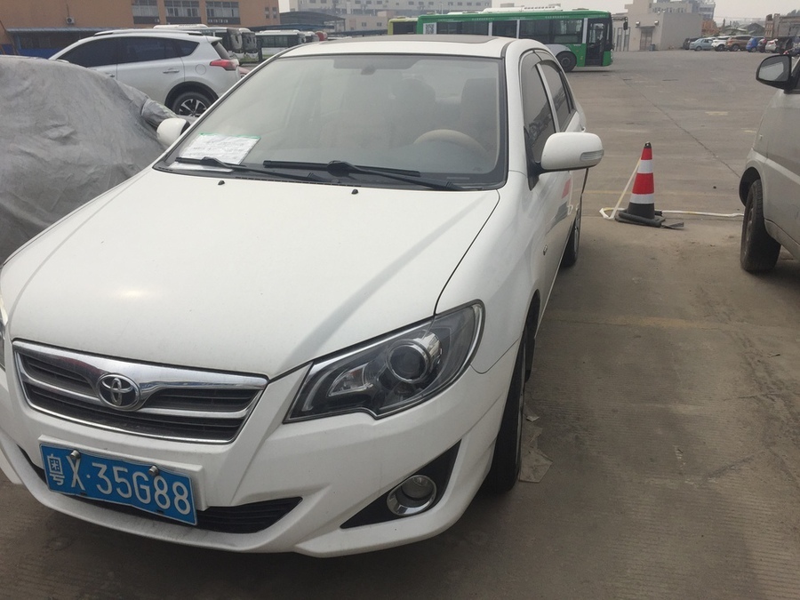 粤X35G88号丰田牌小型轿车